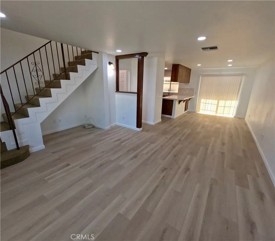 1902 W Victory Burbank, CA 91506
