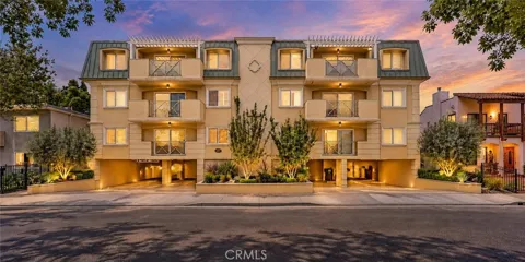 637 West Knoll #204
