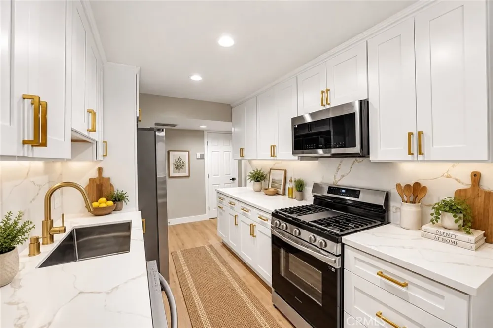 637 West Knoll #204 West Hollywood, CA 90069