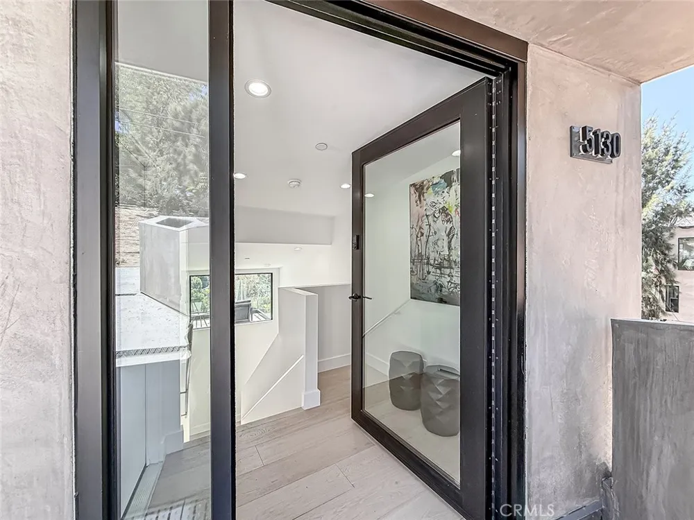 5130 Medina Woodland Hills, CA 91364