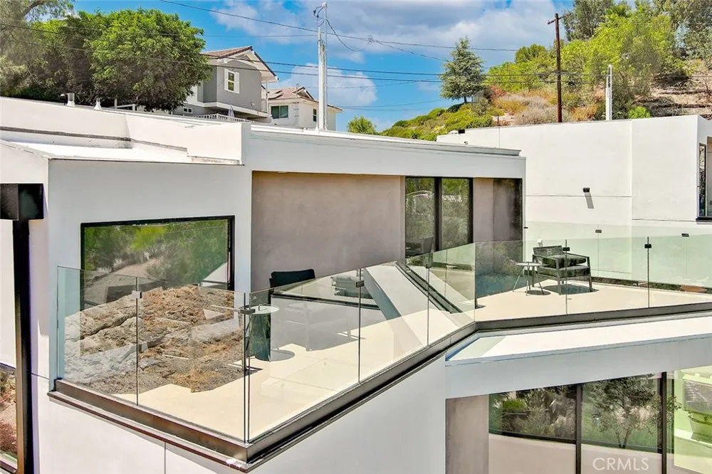 5130 Medina Woodland Hills, CA 91364
