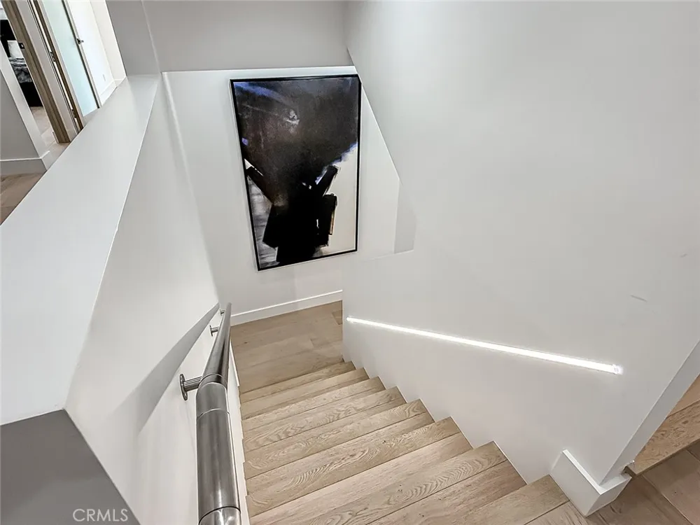 5130 Medina Woodland Hills, CA 91364