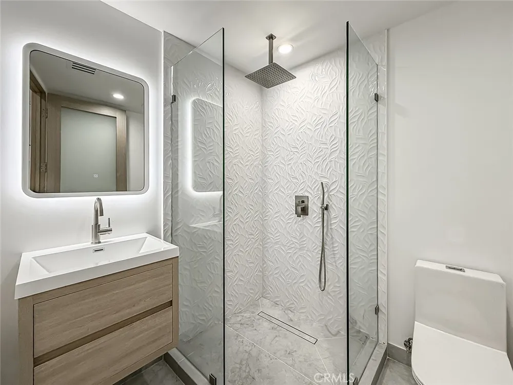 5130 Medina Woodland Hills, CA 91364