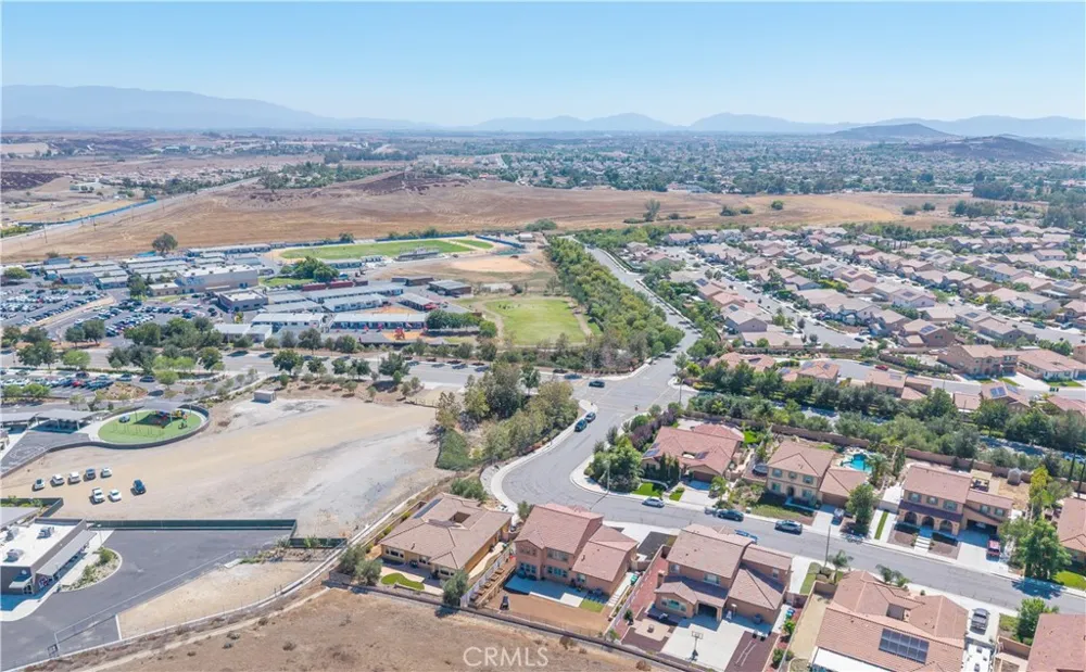 35712 Ginger Tree Winchester, CA 92596