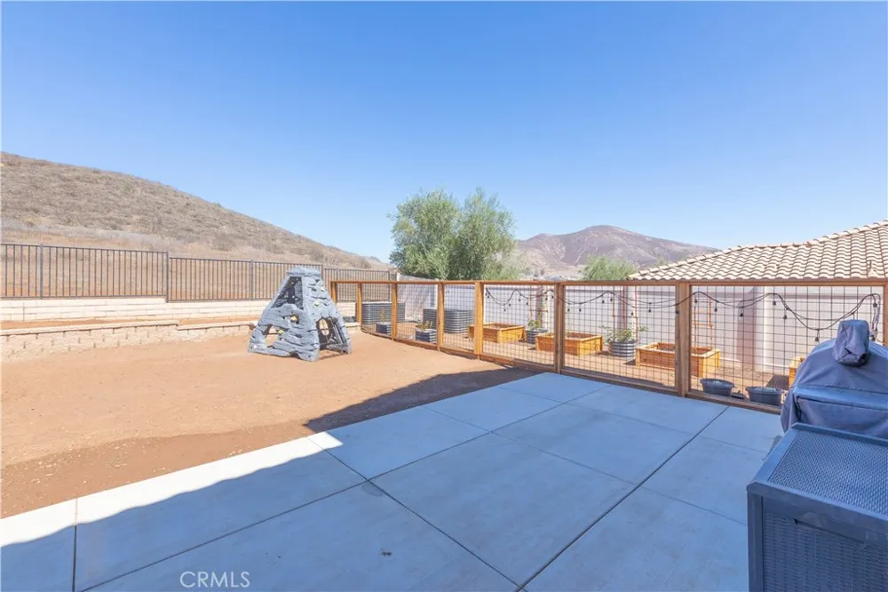 35712 Ginger Tree Winchester, CA 92596
