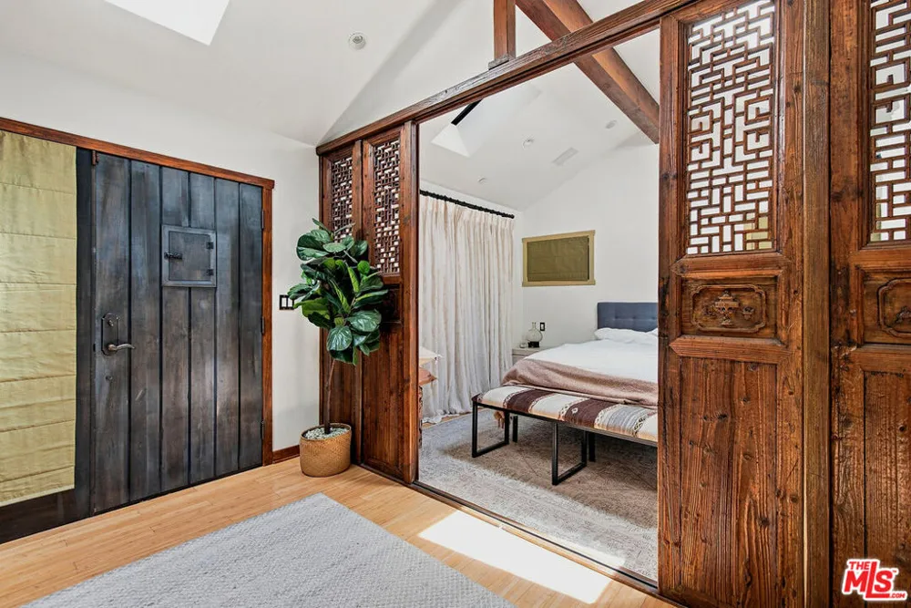 3851 Kingswood Road Sherman Oaks, CA 91403