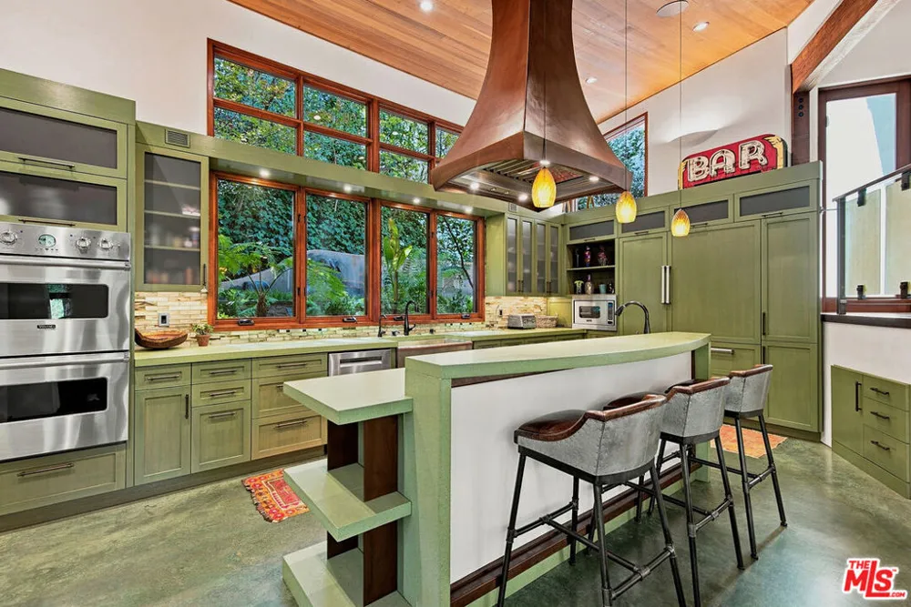 3851 Kingswood Road Sherman Oaks, CA 91403