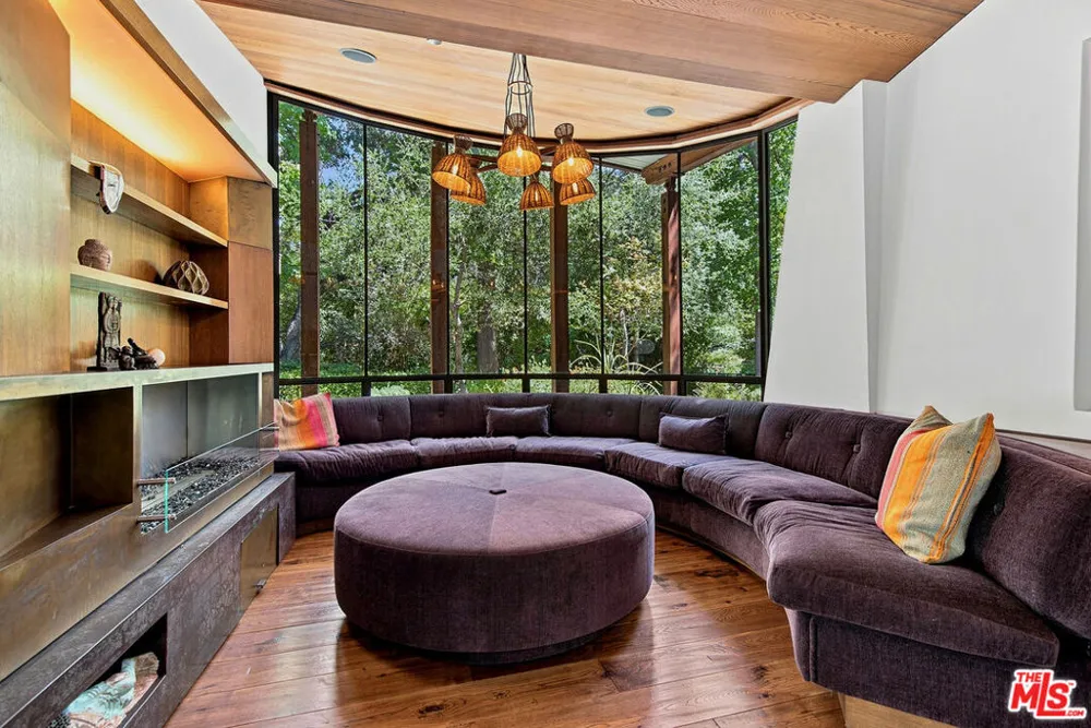 3851 Kingswood Road Sherman Oaks, CA 91403