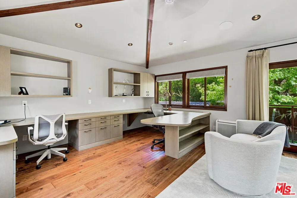 3851 Kingswood Road Sherman Oaks, CA 91403