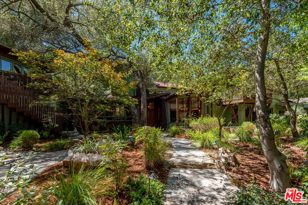 3851 Kingswood Road Sherman Oaks, CA 91403