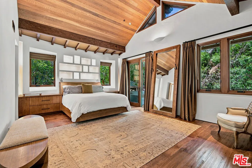 3851 Kingswood Road Sherman Oaks, CA 91403