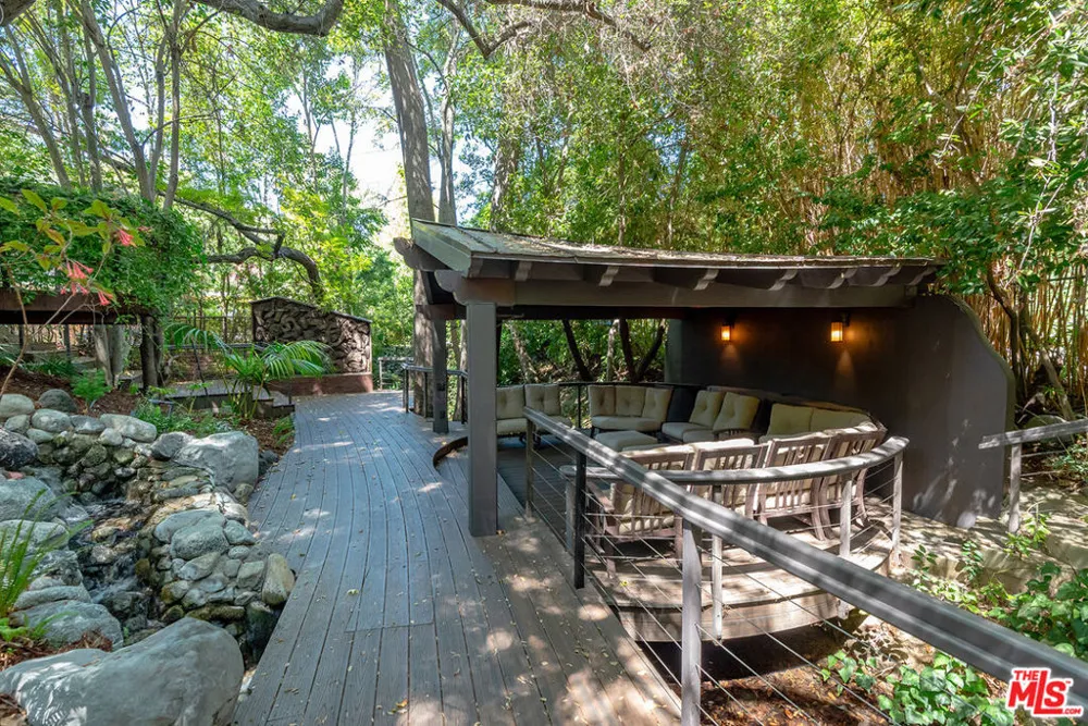 3851 Kingswood Road Sherman Oaks, CA 91403