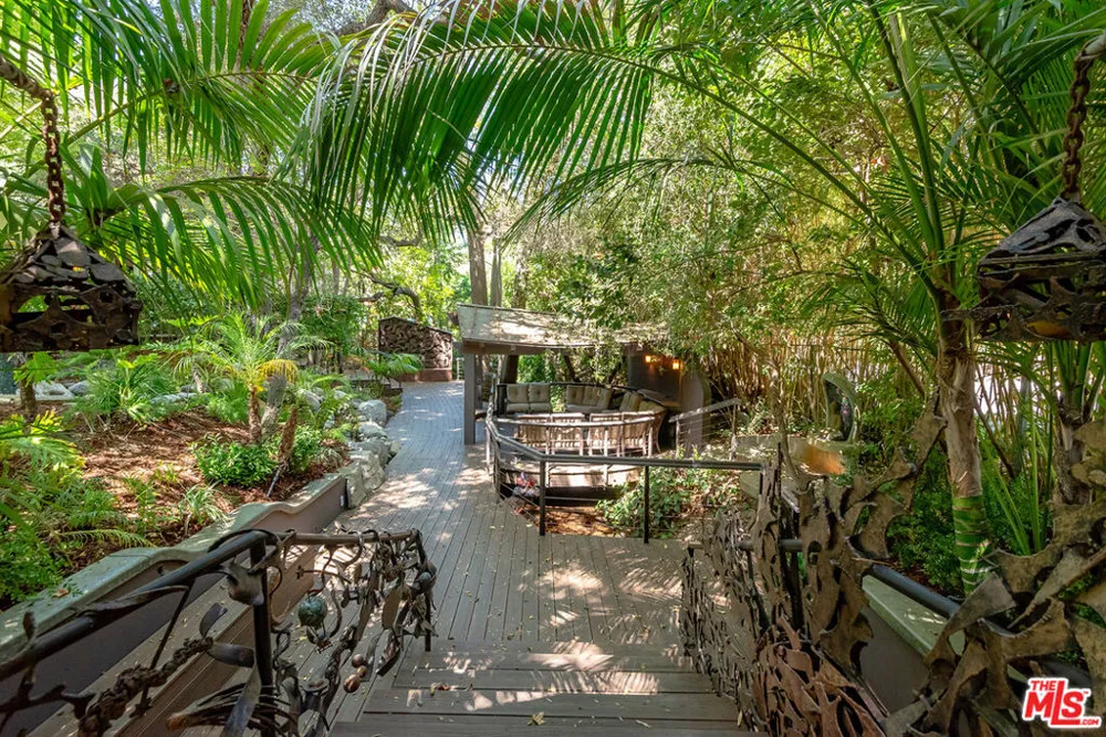 3851 Kingswood Road Sherman Oaks, CA 91403