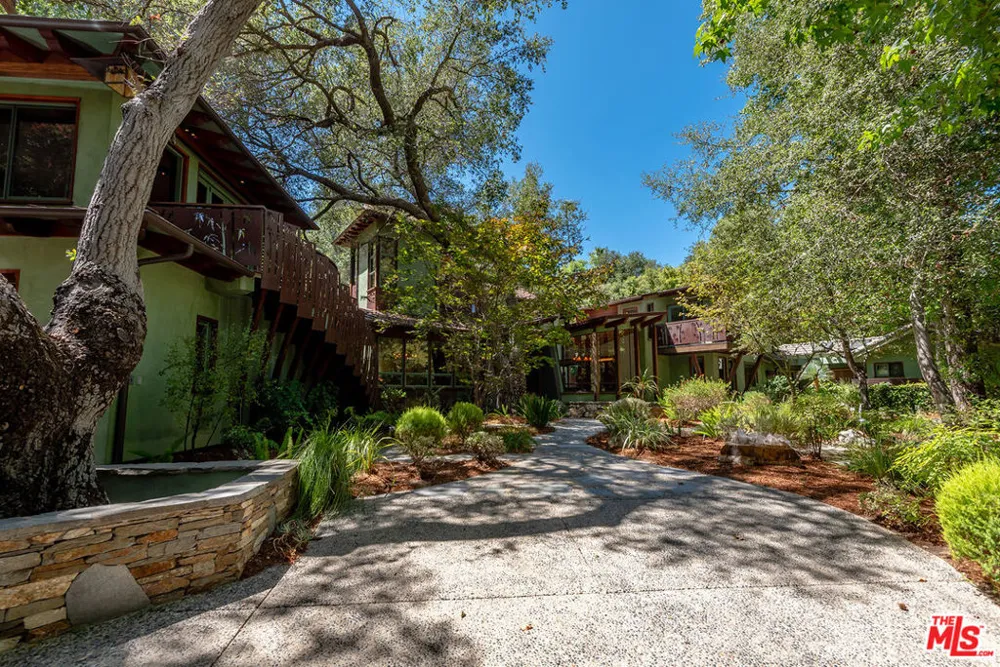 3851 Kingswood Road Sherman Oaks, CA 91403