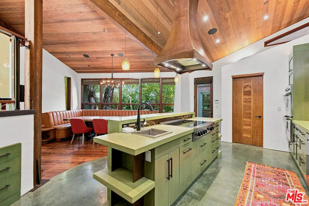 3851 Kingswood Road Sherman Oaks, CA 91403