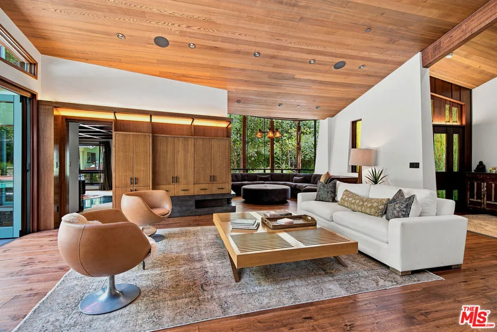 3851 Kingswood Road Sherman Oaks, CA 91403