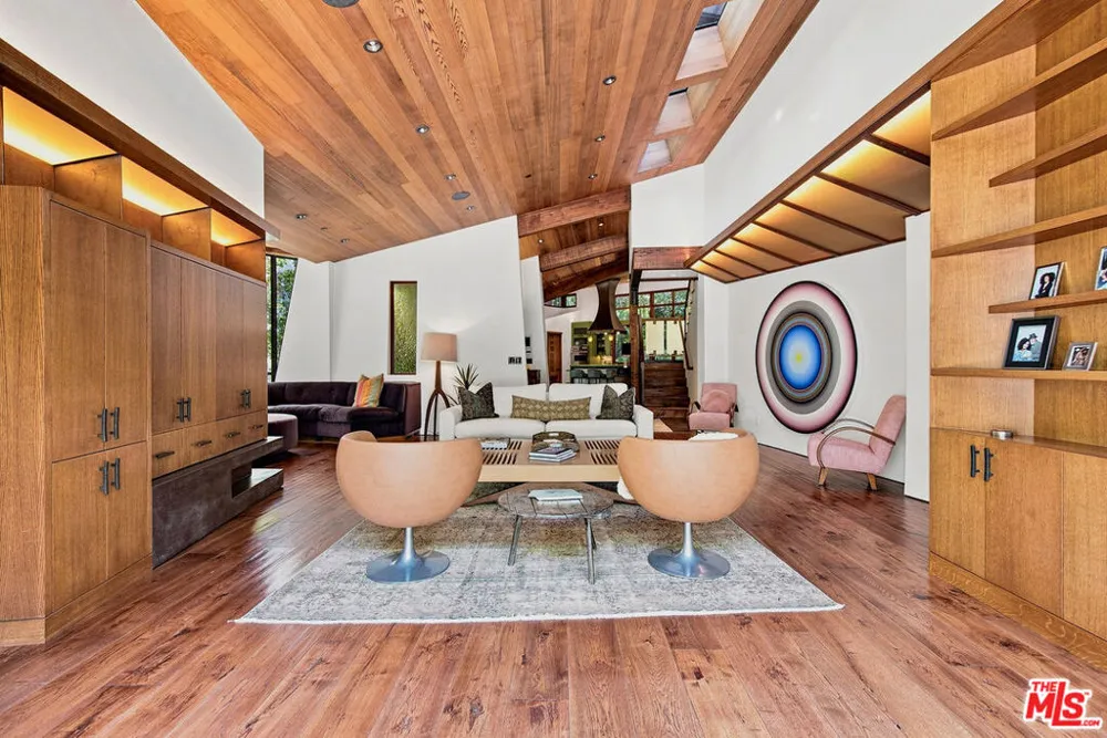 3851 Kingswood Road Sherman Oaks, CA 91403