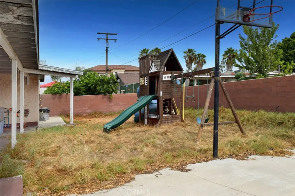 8175 Pepper Fontana, CA 92335