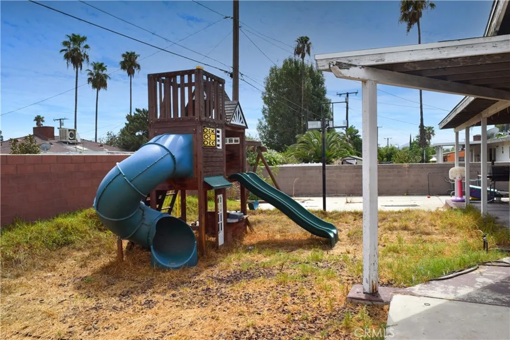 8175 Pepper Fontana, CA 92335