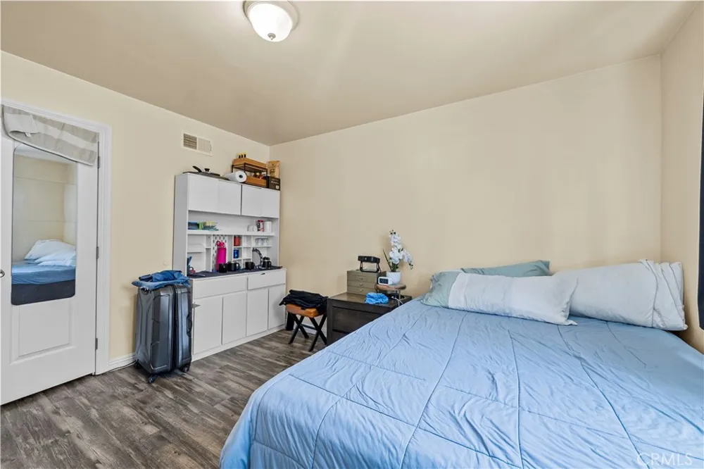 12130 Buckeye Sylmar, CA 91342