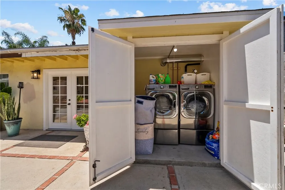 12130 Buckeye Sylmar, CA 91342