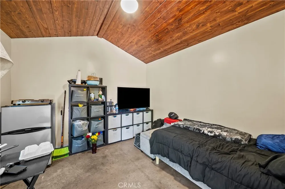 12130 Buckeye Sylmar, CA 91342