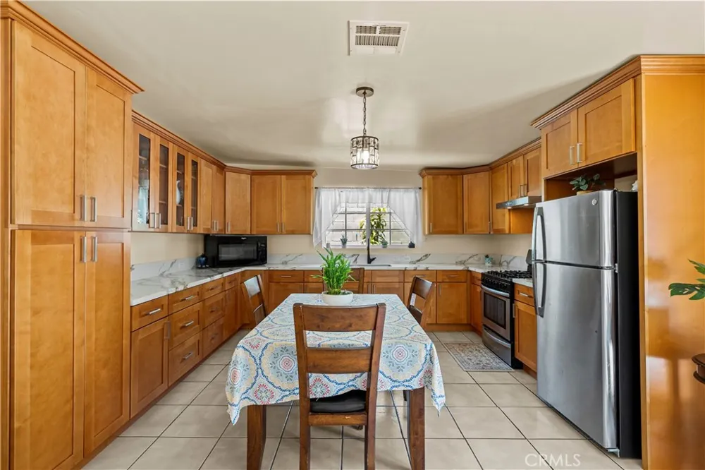 12130 Buckeye Sylmar, CA 91342