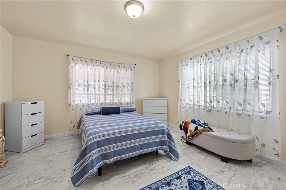12130 Buckeye Sylmar, CA 91342