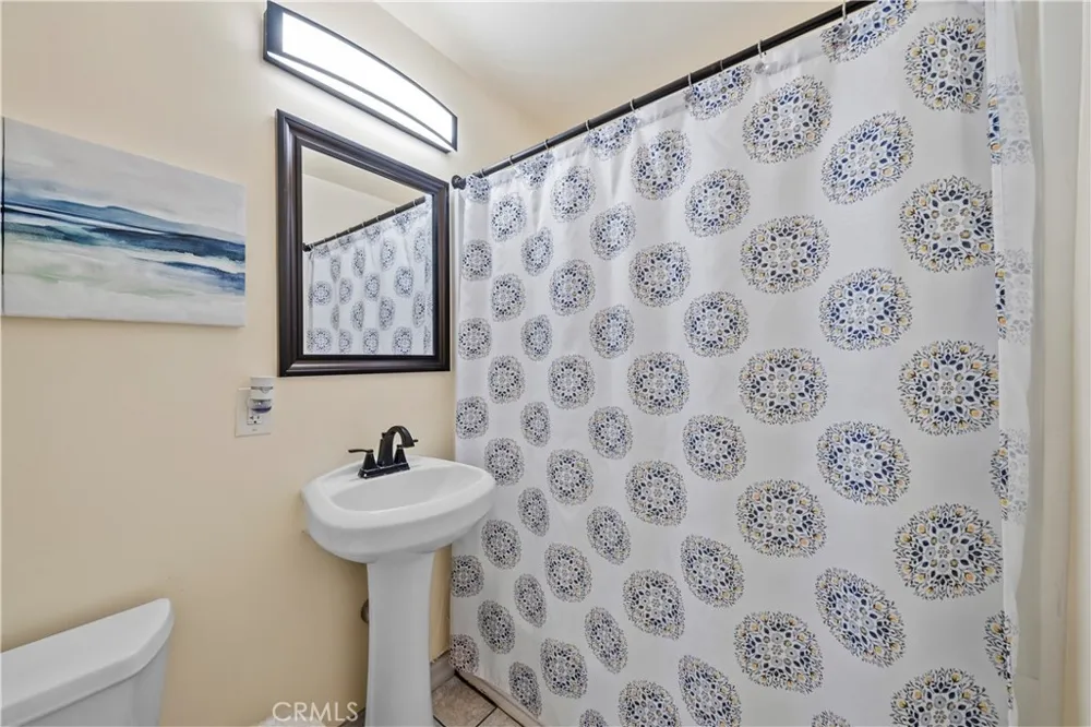 12130 Buckeye Sylmar, CA 91342