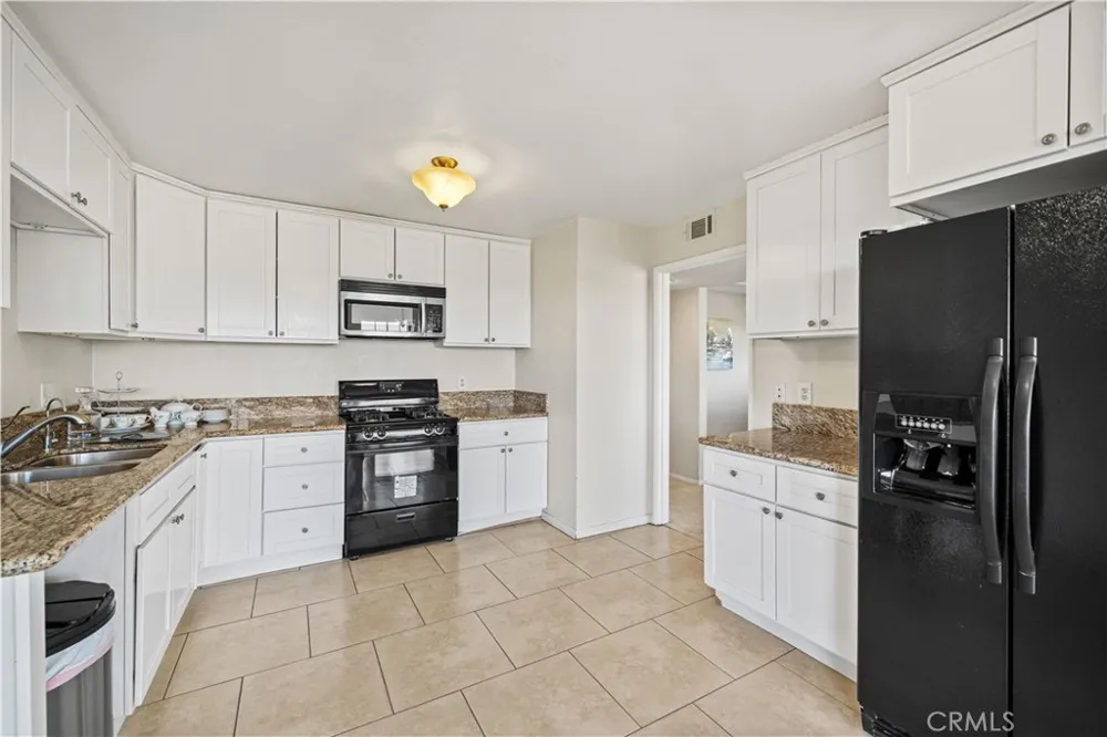 1033 Lakeview Azusa, CA 91702