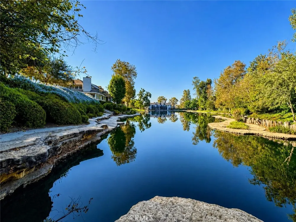1033 Lakeview Azusa, CA 91702