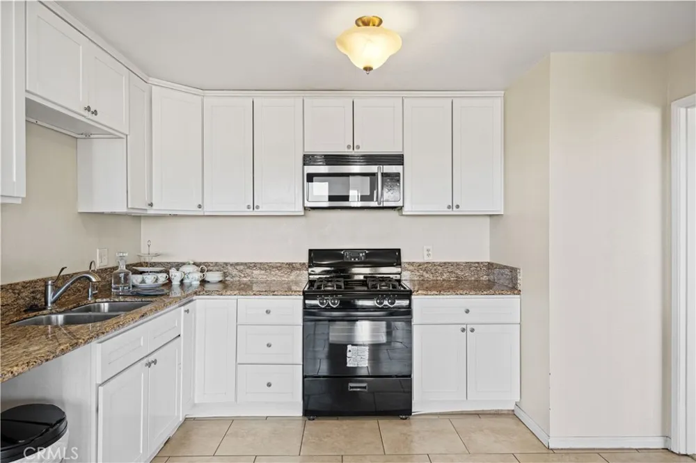 1033 Lakeview Azusa, CA 91702