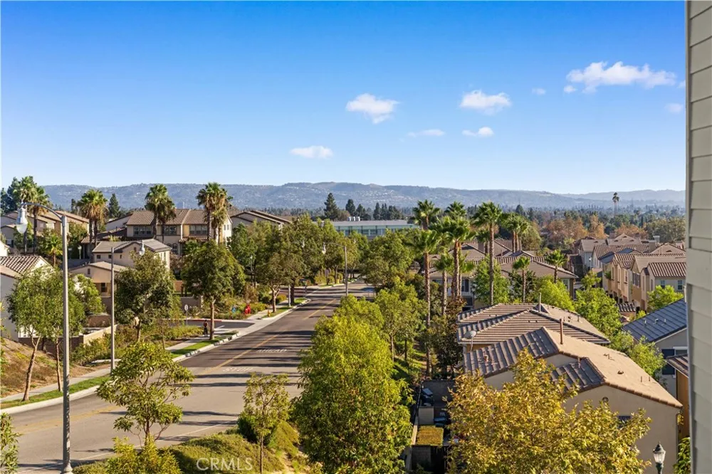 1033 Lakeview Azusa, CA 91702