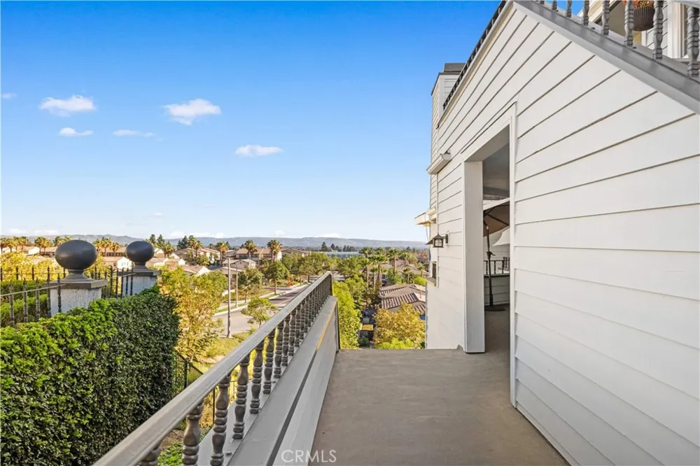 1033 Lakeview Azusa, CA 91702