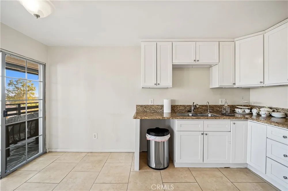 1033 Lakeview Azusa, CA 91702
