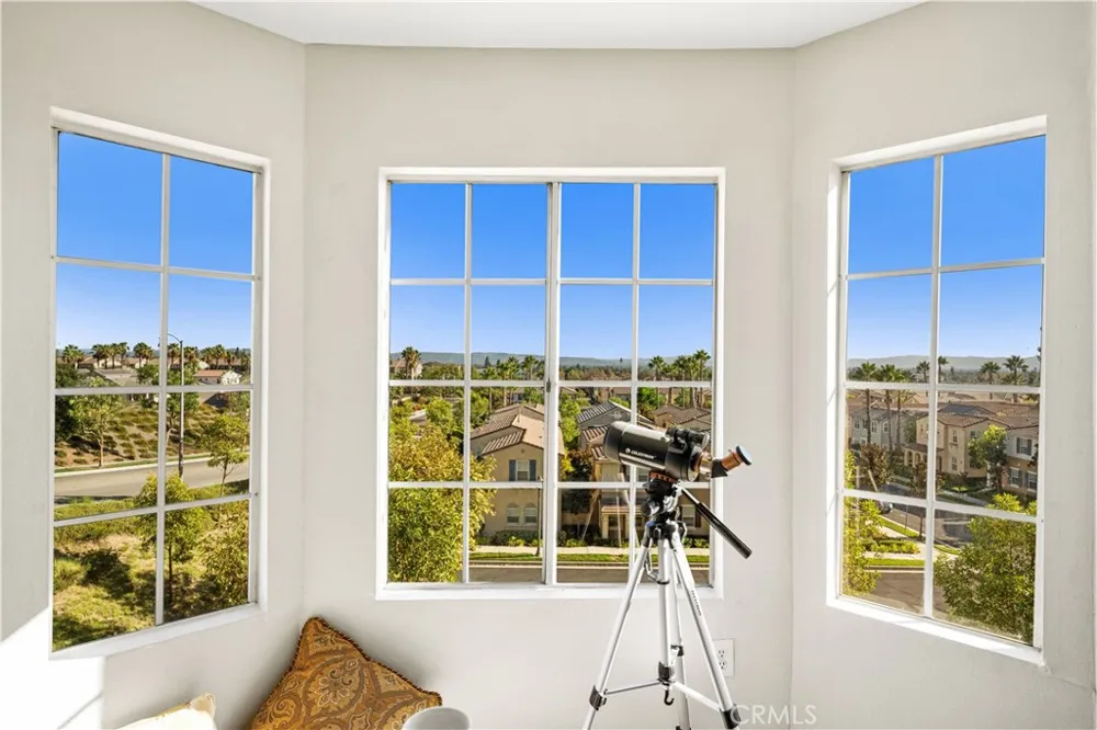 1033 Lakeview Azusa, CA 91702