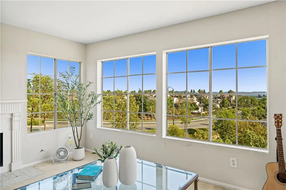 1033 Lakeview Azusa, CA 91702
