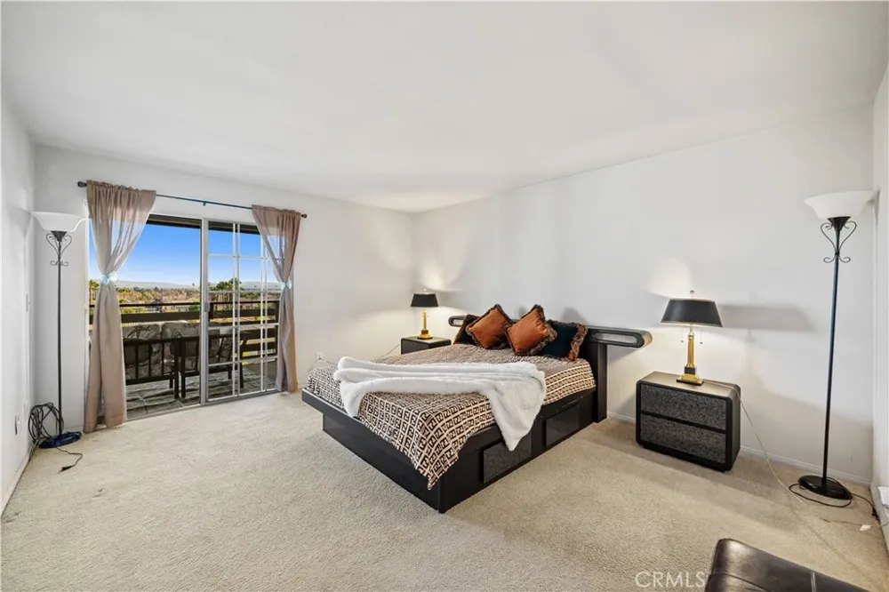 1033 Lakeview Azusa, CA 91702