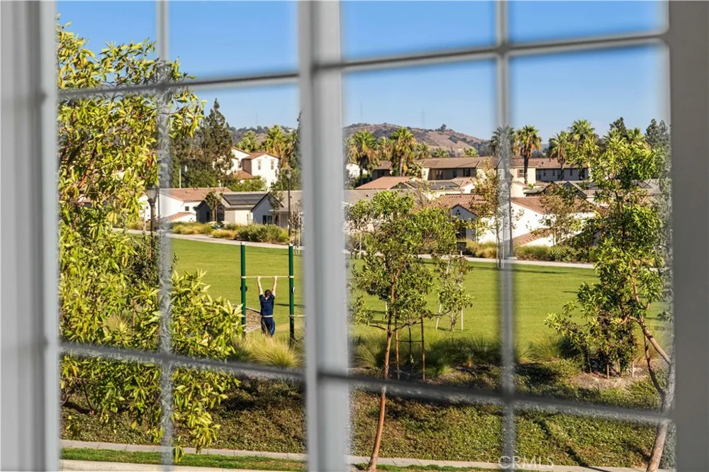 1033 Lakeview Azusa, CA 91702