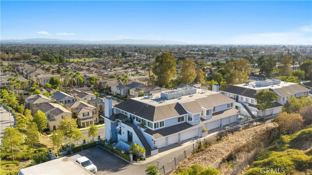 1033 Lakeview Azusa, CA 91702