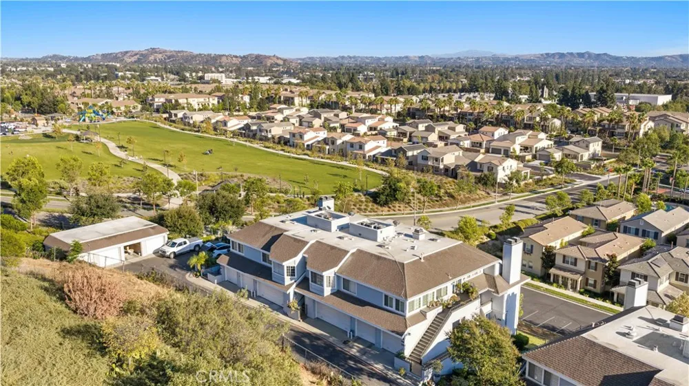 1033 Lakeview Azusa, CA 91702