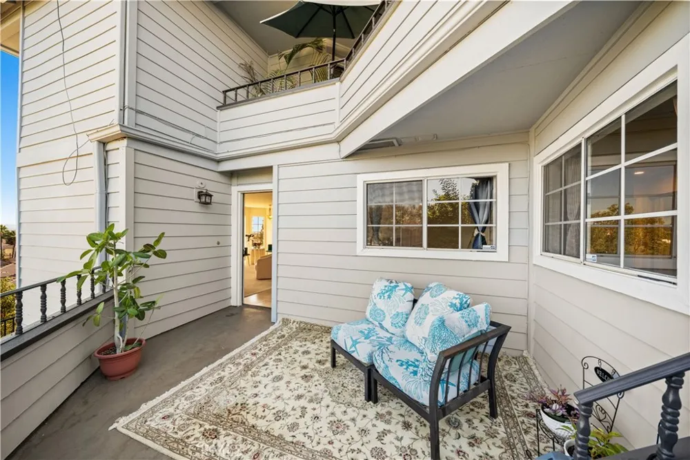 1033 Lakeview Azusa, CA 91702