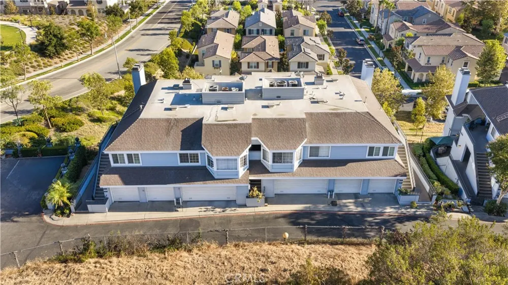 1033 Lakeview Azusa, CA 91702