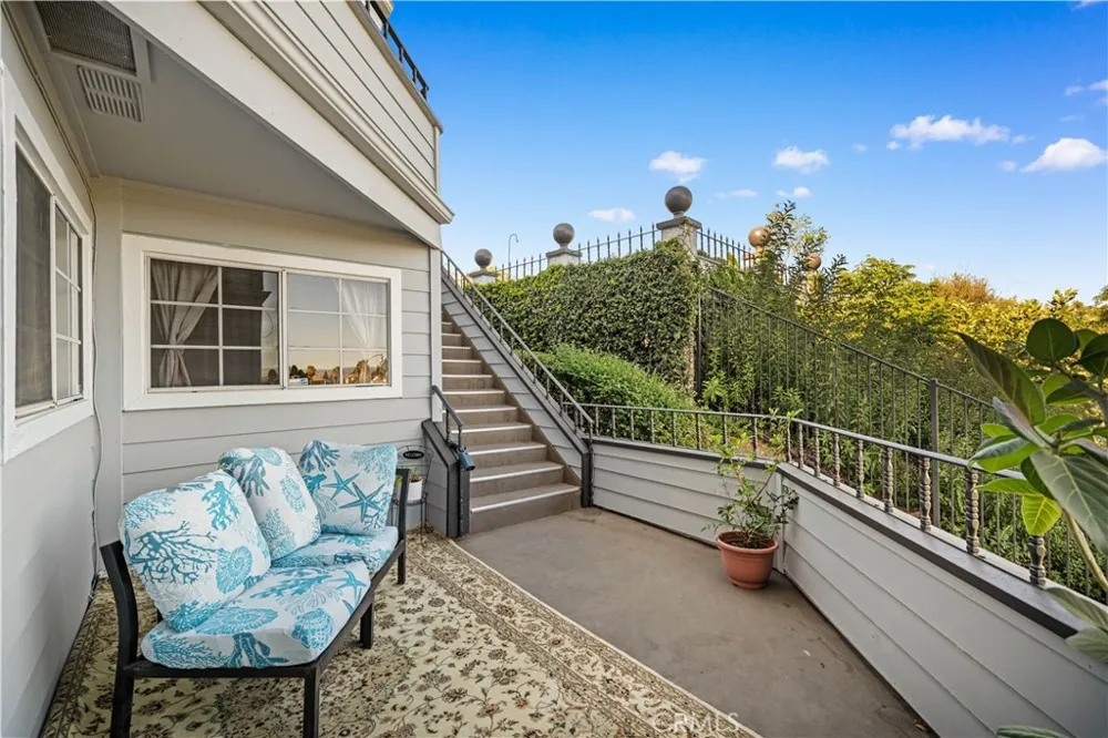 1033 Lakeview Azusa, CA 91702