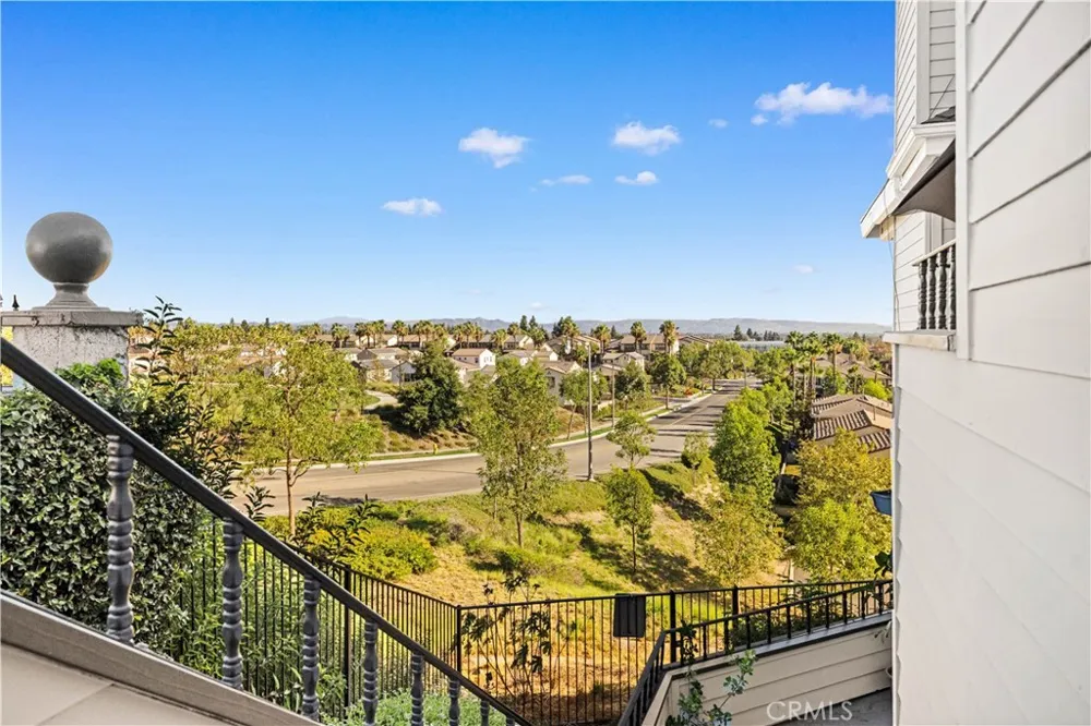 1033 Lakeview Azusa, CA 91702