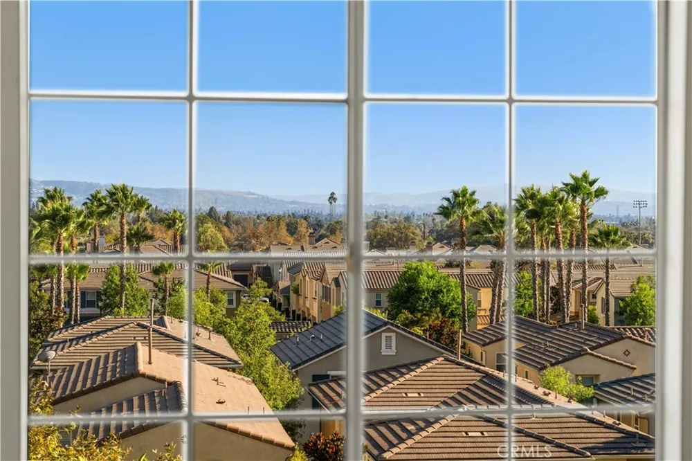 1033 Lakeview Azusa, CA 91702