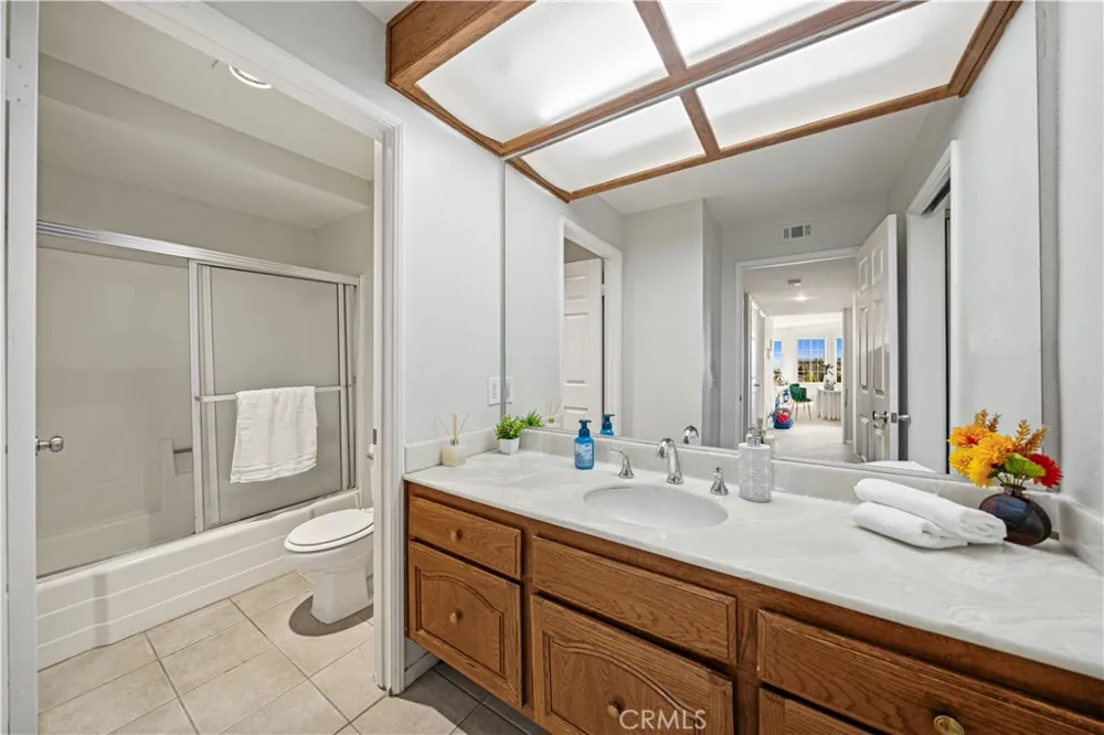 1033 Lakeview Azusa, CA 91702