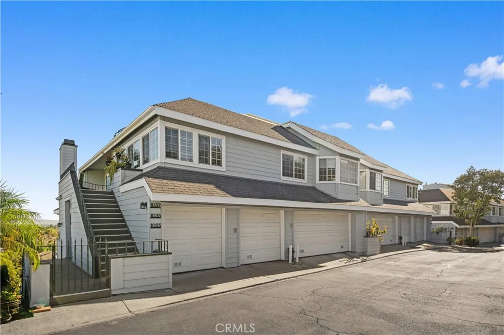 1033 Lakeview Azusa, CA 91702