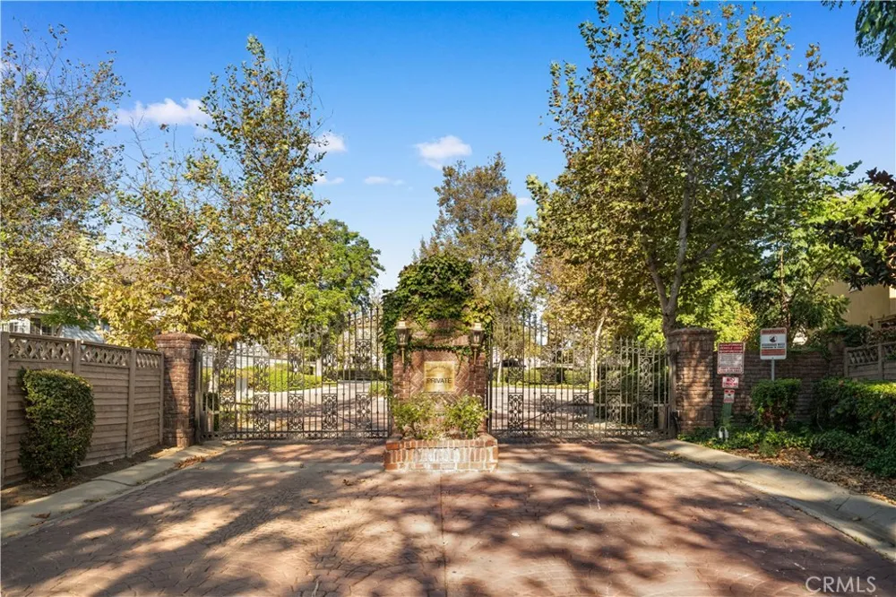 1033 Lakeview Azusa, CA 91702