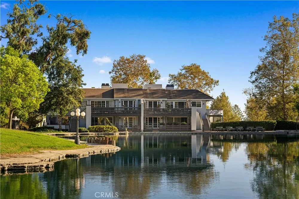 1033 Lakeview Azusa, CA 91702